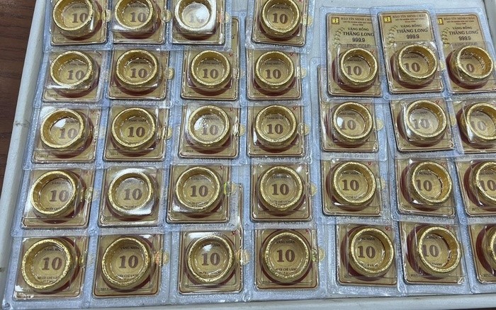 Giá vàng đồng loạt tăng mạnh ảnh 1