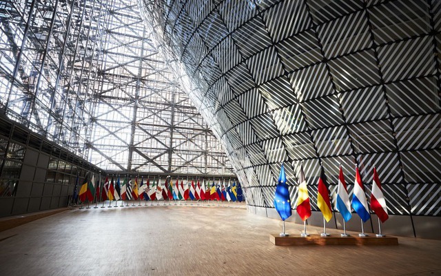 Một ngành công nghiệp trụ cột của châu Âu trước bờ vực tan rã, quan chức kêu gọi hành động khẩn - Cả Mỹ, Nga, Trung Quốc được gọi tên là tác nhân chính Một ngành công nghiệp trụ cột của châu Âu trước bờ vực tan rã, quan chức kêu gọi hành động khẩn - Cả Mỹ, Nga, Trung Quốc được gọi tên là tác nhân chính