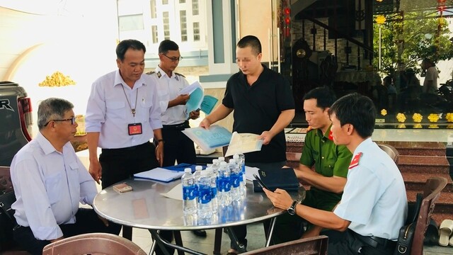 Bất thường lò mổ xuất hóa đơn 'gia công hơn 20.000 con heo cho Công ty C.P' - Ảnh 1.