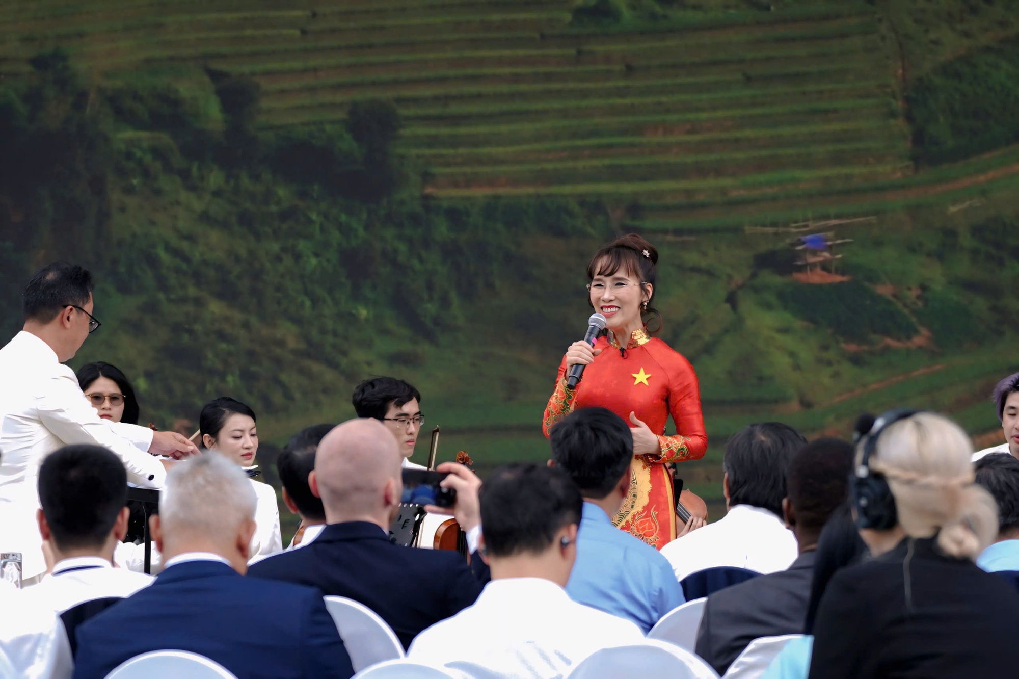 Dấu ấn 2025: Ông Phạm Nhật Vượng chi 28.000 tỷ để VinFast ‘không có kế hoạch B’, ông Trần Đình Long tung tiếp ‘quả đấm thép’, ông Nguyễn Đức Tài xong nhiệm vụ- Ảnh 5. Dấu ấn 2025: Ông Phạm Nhật Vượng chi 28.000 tỷ để VinFast ‘không có kế hoạch B’, ông Trần Đình Long tung tiếp ‘quả đấm thép’, ông Nguyễn Đức Tài xong nhiệm vụ- Ảnh 5.