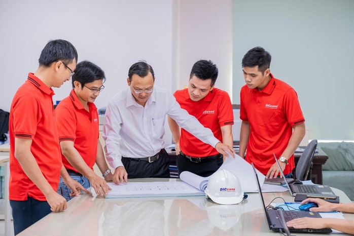 Chuyển mình bứt phá từ một xí nghiệp - Ảnh 2. Chuyển mình bứt phá từ một xí nghiệp - Ảnh 2.