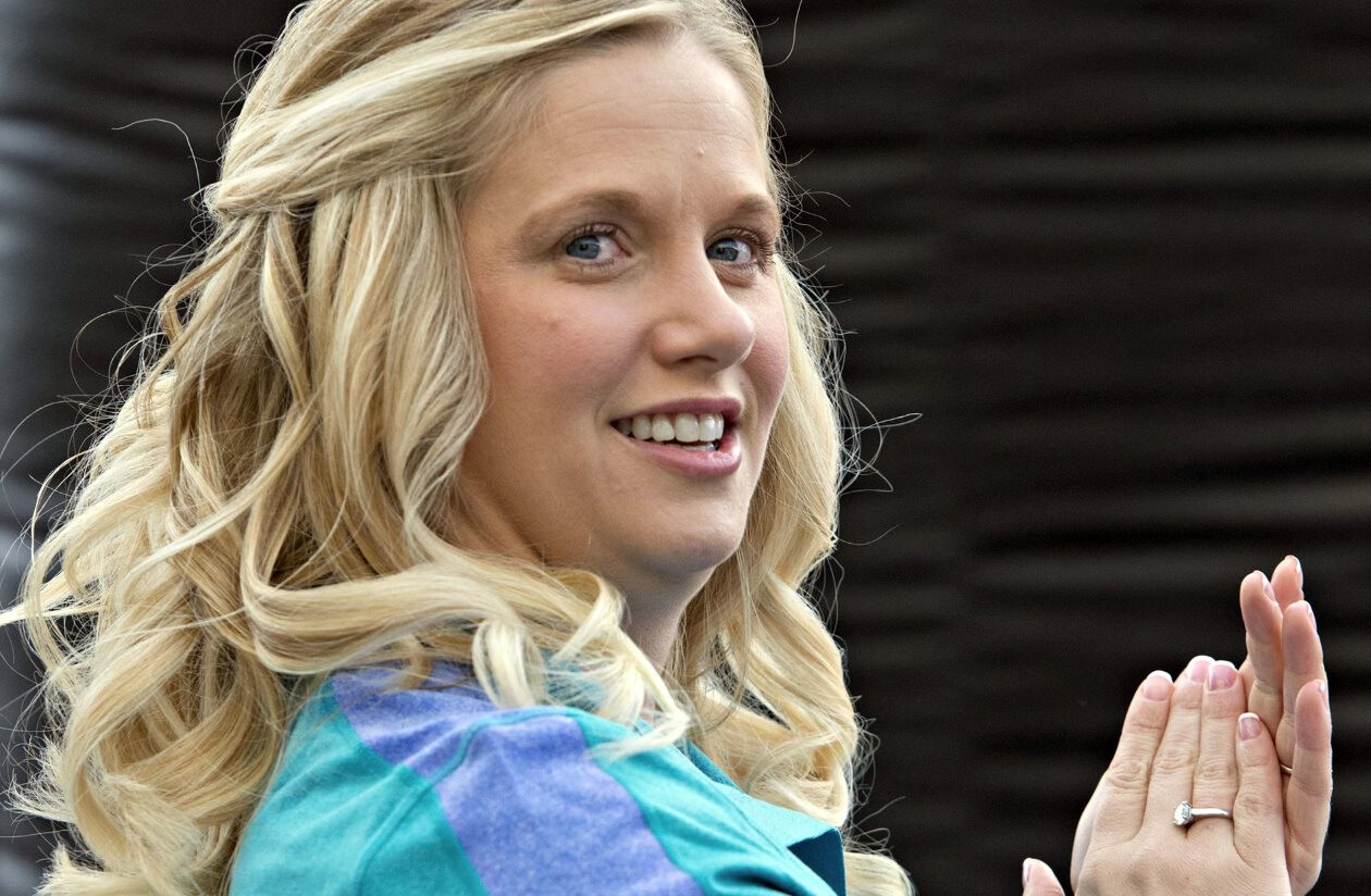 Vừa tốt nghiệp đại học, cô gái viết thư cho Warren Buffett xin làm trợ lý, 29 tuổi thành CEO 4 công ty của Berkshire Hathaway- Ảnh 2.