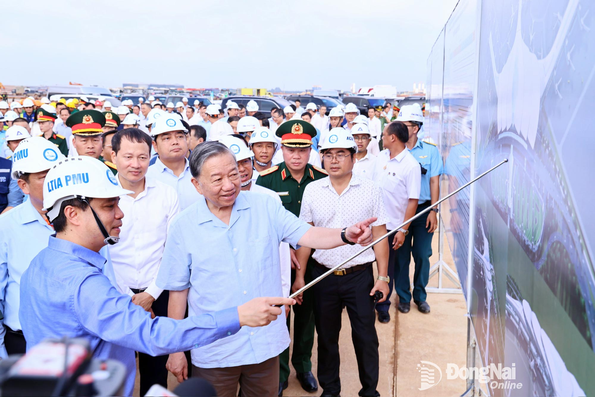 Trước ngày trọng đại, Tổng Bí thư Tô Lâm thị sát và động viên toàn lực lượng thi công siêu dự án 16 tỷ USD của Việt Nam- Ảnh 2. Trước ngày trọng đại, Tổng Bí thư Tô Lâm thị sát và động viên toàn lực lượng thi công siêu dự án 16 tỷ USD của Việt Nam- Ảnh 2.