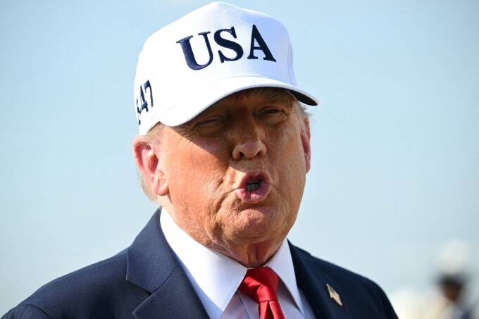 Tổng thống Mỹ Donald Trump trả lời báo giới tại căn cứ hỗn hợp Andrews ở bang Maryland ngày 3/7. Ảnh: AFP