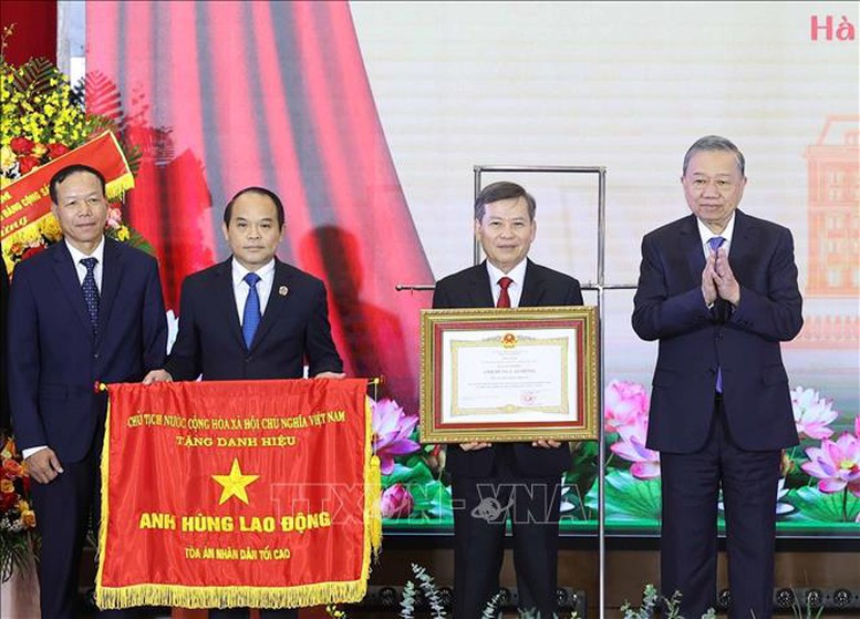 Tổng Bí thư: Ngành Tòa án phải không ngừng phấn đấu để mọi phán quyết đều 'thấu tình, đạt lý'- Ảnh 4. Tổng Bí thư: Ngành Tòa án phải không ngừng phấn đấu để mọi phán quyết đều 'thấu tình, đạt lý'- Ảnh 4.