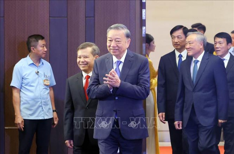 Tổng Bí thư: Ngành Tòa án phải không ngừng phấn đấu để mọi phán quyết đều 'thấu tình, đạt lý'- Ảnh 1. Tổng Bí thư: Ngành Tòa án phải không ngừng phấn đấu để mọi phán quyết đều 'thấu tình, đạt lý'- Ảnh 1.