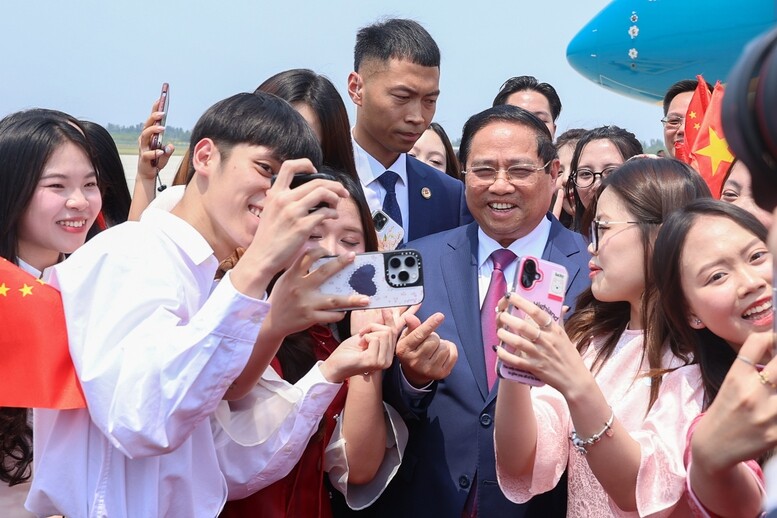 Thủ tướng tới Thiên Tân, bắt đầu chuyến công tác dự Hội nghị WEF và làm việc tại Trung Quốc- Ảnh 4.