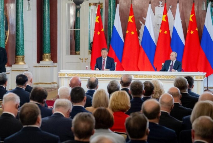 Chủ tịch Trung Quốc Tập Cận Bình và Tổng thống Nga Vladimir Putin họp báo ngày 8/5 ở Điện Kremlin. Ảnh: Xinhua