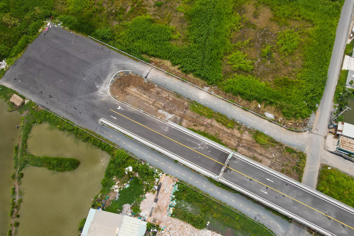 Cầu nối huyện Bình Chánh với Nhà Bè sắp thông xe, người dân hết cảnh 'qua sông phải lụy đò'- Ảnh 6.|100%xauto