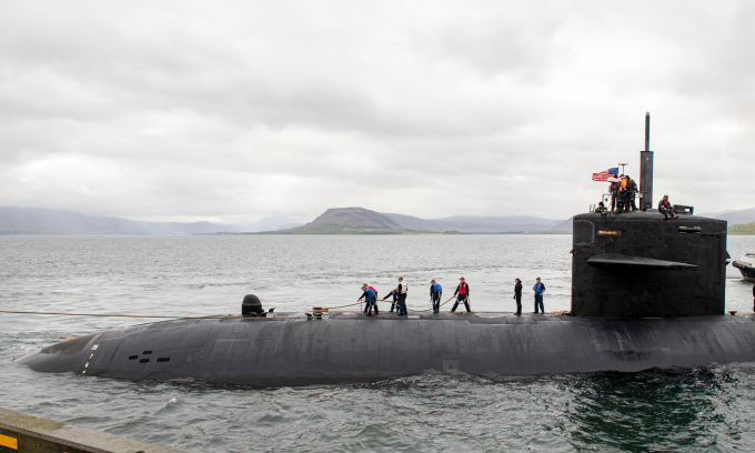 Tàu ngầm hạt nhân USS Newport News của Mỹ cập cảng Iceland hôm 9/7. Ảnh: US Navy