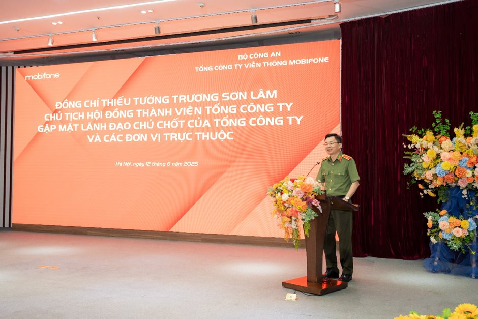 Thiếu tướng Trương Sơn Lâm chính thức nhận nhiệm vụ Chủ tịch Hội đồng thành viên Tổng công ty Viễn thông MobiFone- Ảnh 1. Thiếu tướng Trương Sơn Lâm chính thức nhận nhiệm vụ Chủ tịch Hội đồng thành viên Tổng công ty Viễn thông MobiFone- Ảnh 1.