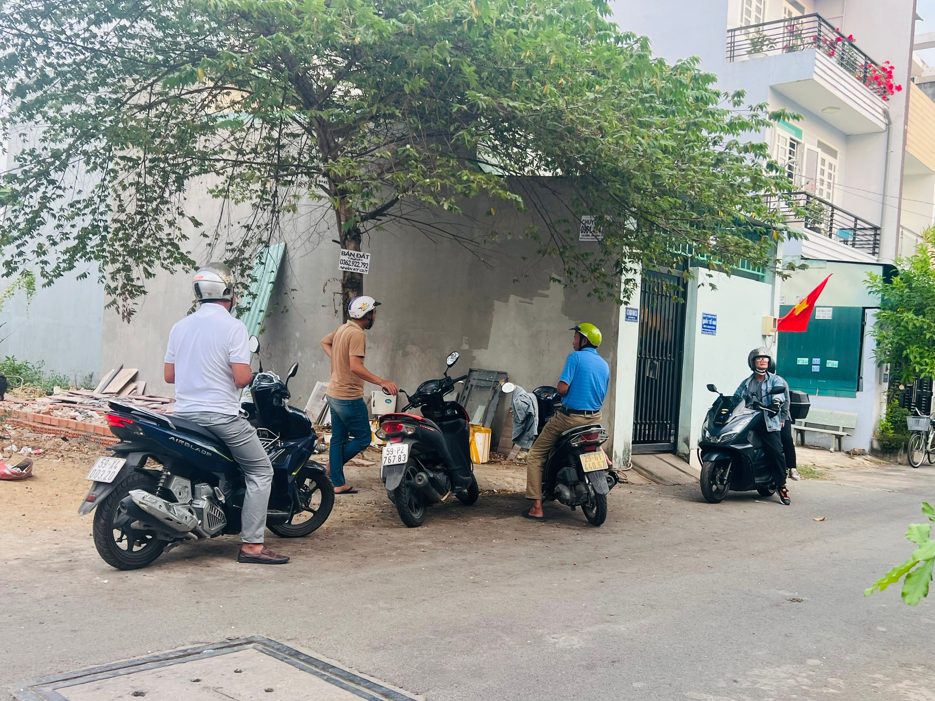 Văn phòng đất đai phía Nam ngày càng nhộn nhịp- Ảnh 8.