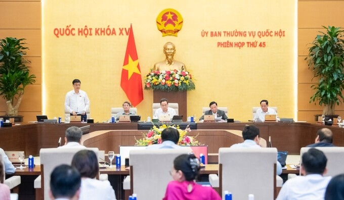 Ủy ban Thường vụ Quốc hội họp tối 16/5, cho ý kiến dự thảo nghị quyết về kinh tế tư nhân. Ảnh: Trung tâm báo chí Quốc hội