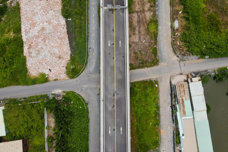 Cầu nối huyện Bình Chánh với Nhà Bè sắp thông xe, người dân hết cảnh 'qua sông phải lụy đò'- Ảnh 5.|100%xauto