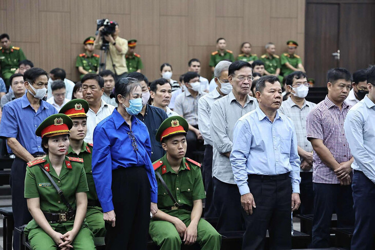 Ông Hậu khai về những lần kéo vali cả chục tỉ hối lộ bà Hoàng Thị Thúy Lan - Ảnh 2.