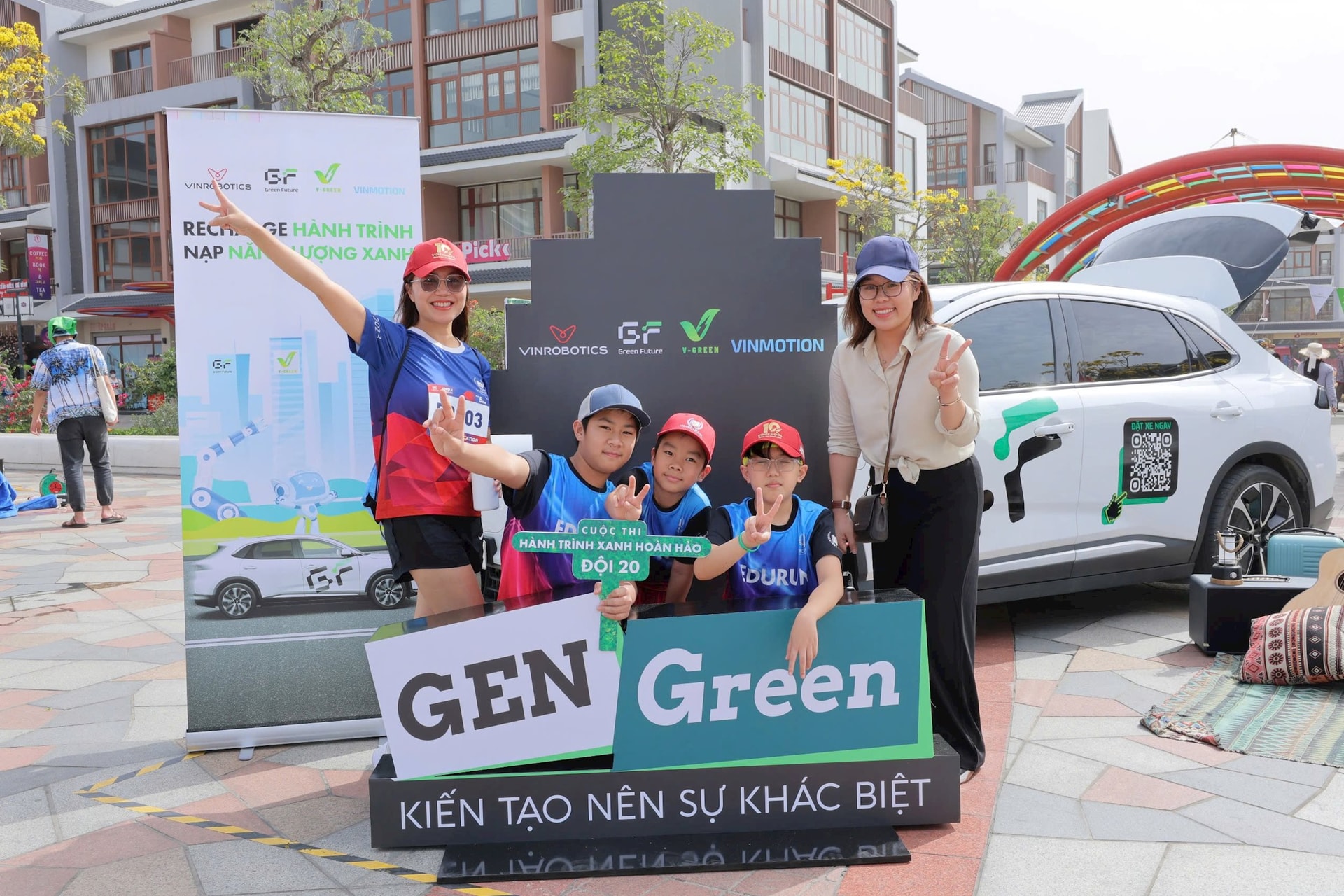 Hãng xe của tỷ phú Phạm Nhật Vượng vừa xác lập một kỷ lục chưa từng có: Màn xếp xe điện vô tiền khoáng hậu trong Ngày hội Xanh lớn nhất Việt Nam- Ảnh 5.