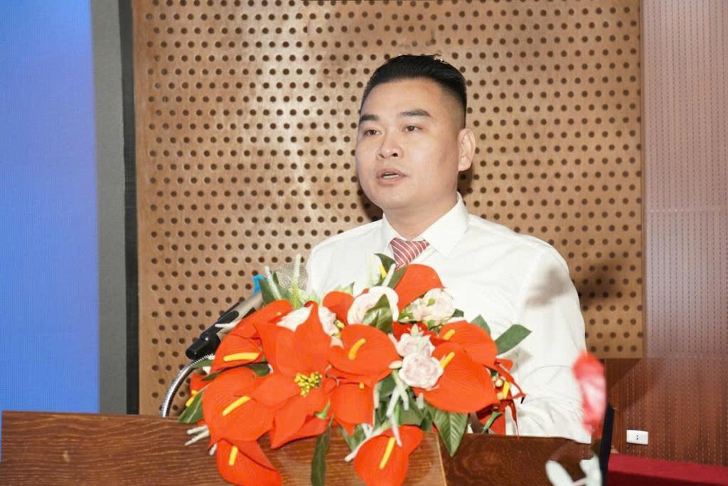 Nhà báo Trần Bảo Trung - Phó Tổng Biên tập Báo Đại đoàn kết phát biểu khai mạc buổi tọa đàm.