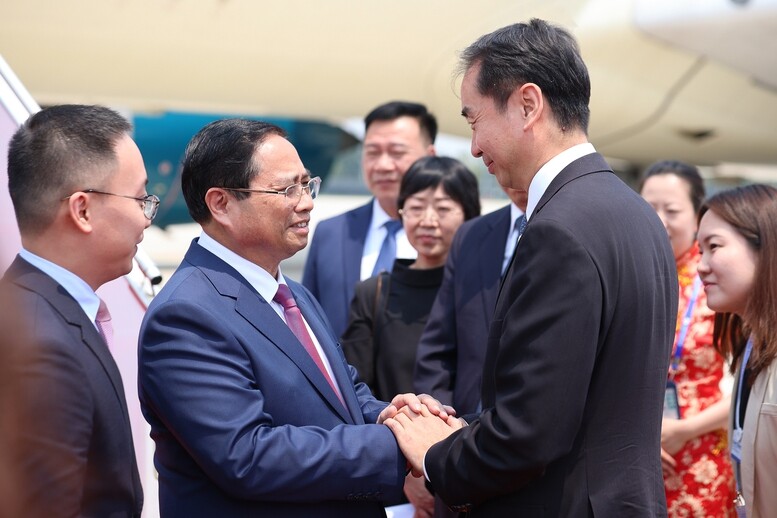 Thủ tướng tới Thiên Tân, bắt đầu chuyến công tác dự Hội nghị WEF và làm việc tại Trung Quốc- Ảnh 2.