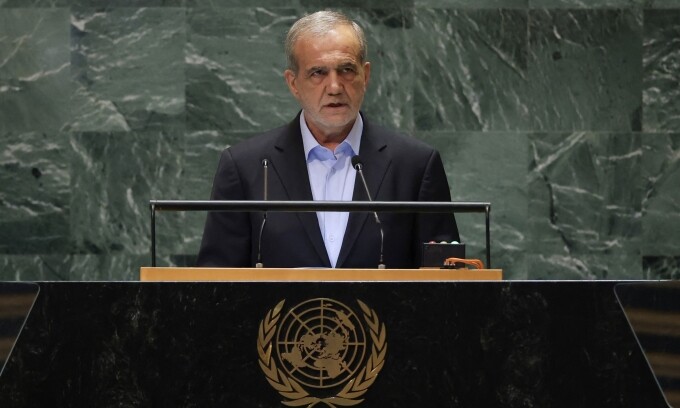 Tổng thống Iran Masoud Pezeshkian phát biểu tại Đại hội đồng Liên Hợp Quốc. Ảnh: AFP