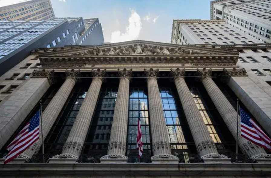 Cổ phiếu ngân hàng Mỹ chao đảo, giới đầu tư ám ảnh nhớ lại sự kiện 2 năm trước: Chuyện gì đang xảy ra?- Ảnh 1. Cổ phiếu ngân hàng Mỹ chao đảo, giới đầu tư ám ảnh nhớ lại sự kiện 2 năm trước: Chuyện gì đang xảy ra?- Ảnh 1.