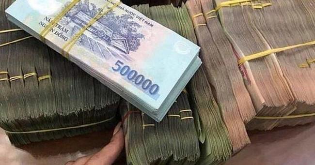 Lãi suất cao, người dân, doanh nghiệp gửi thêm hơn 126 nghìn tỷ đồng vào ngân hàng chỉ trong 1 tháng