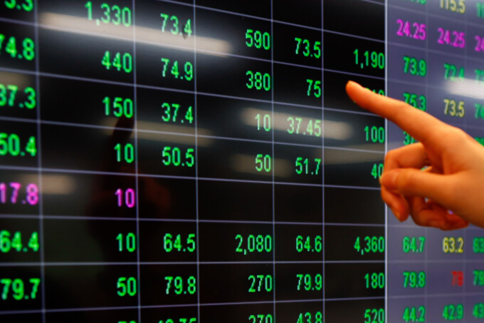 Giao dịch chứng khoán tại công ty cổ phần chứng khoán Rồng Việt (quận 1, TP HCM), hồi tháng 10/2024. Ảnh: An Khương