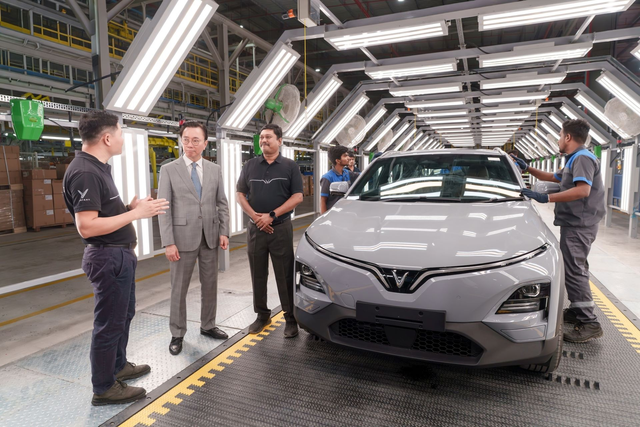 VinFast VF 6 và VF 7 làm tại Ấn Độ dành cho người Ấn, giá bán 'chấn động' thị trường?- Ảnh 4.