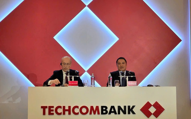 Chủ tịch Techcombank Hồ Hùng Anh phát biểu tại Đại hội Chủ tịch Techcombank Hồ Hùng Anh phát biểu tại Đại hội