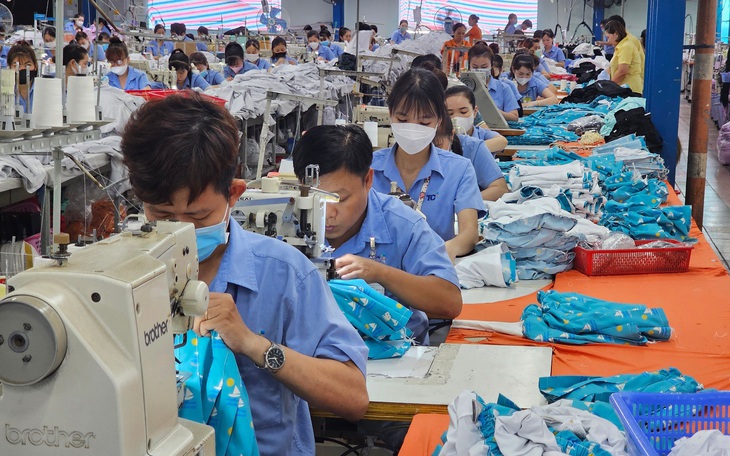 Đơn hàng dồi dào, một doanh nghiệp dệt may ở TP.HCM lãi đậm trở lại|100%xauto